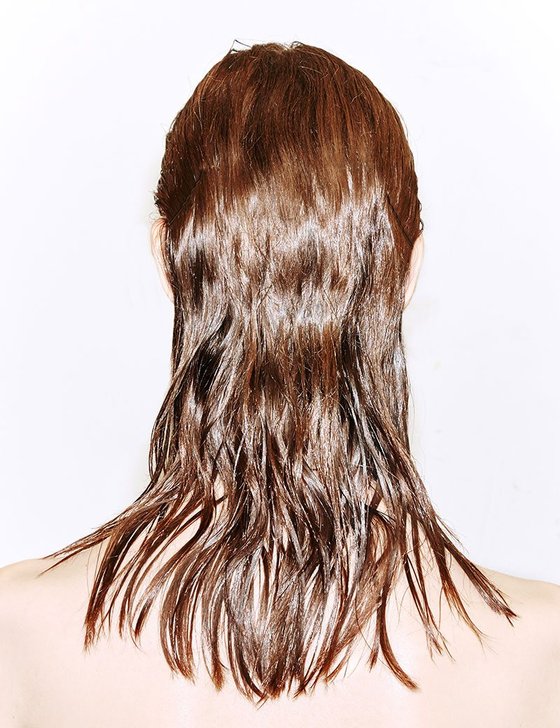 parte de trás do cabelo de uma mulher com estilo new york girl