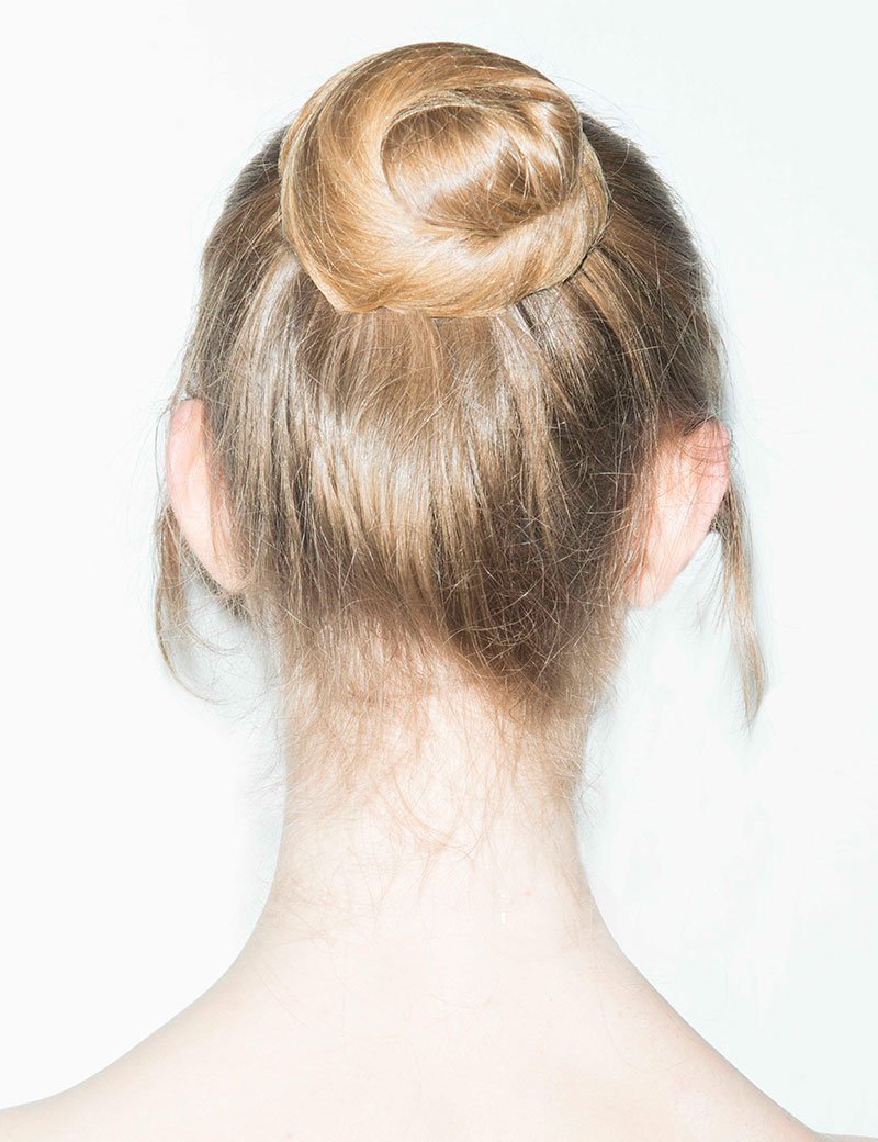 Estilo de cabello Understated Swirl Bun
